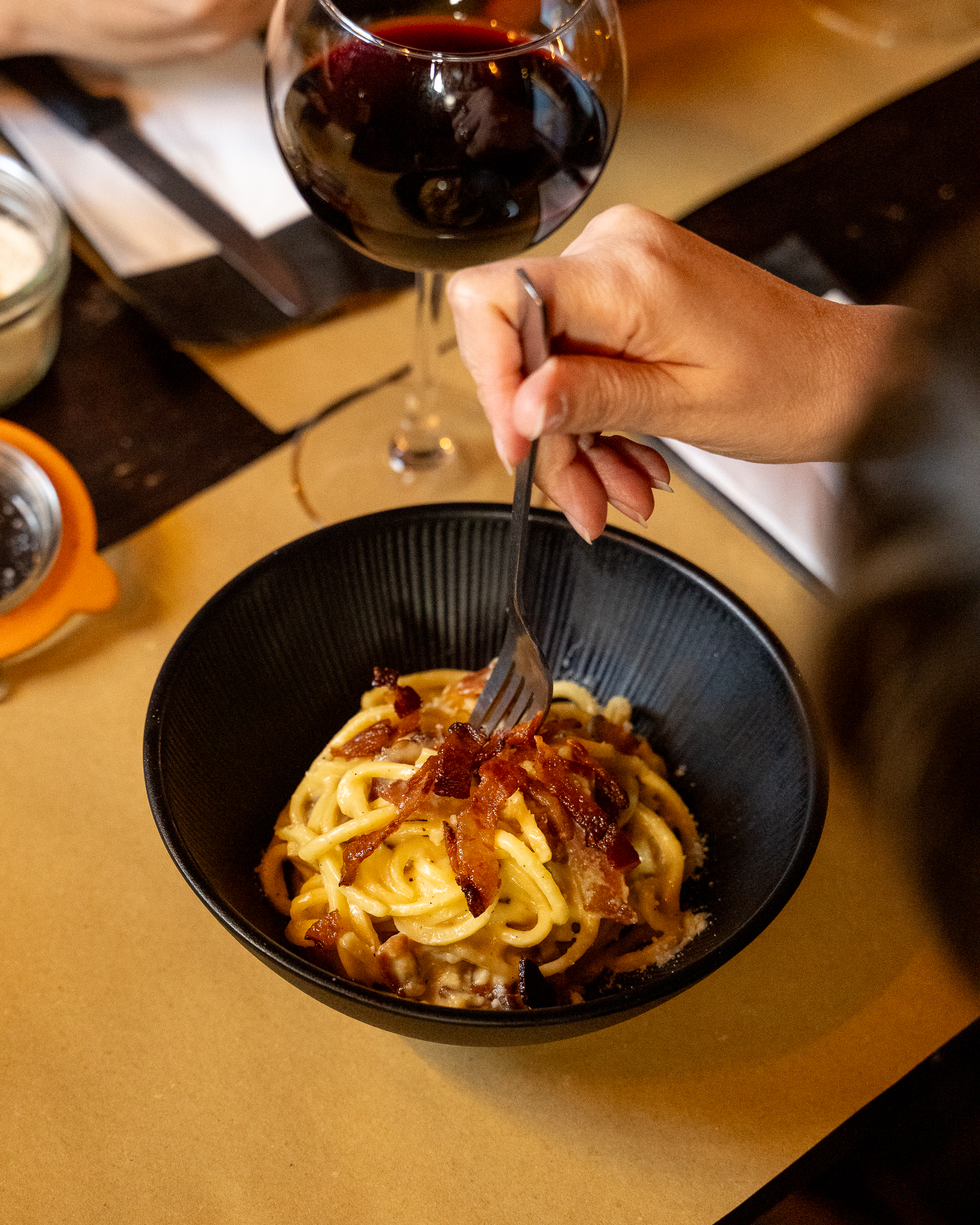Piatto di pasta servito all'Enfant Prodige